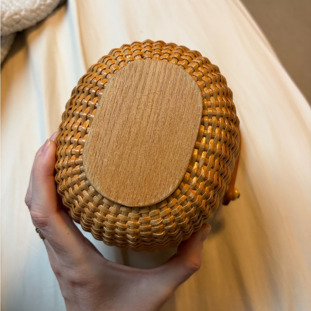 Small Nantucket Basket, excellent condition — see photos for size reference - Picture 2 of 9